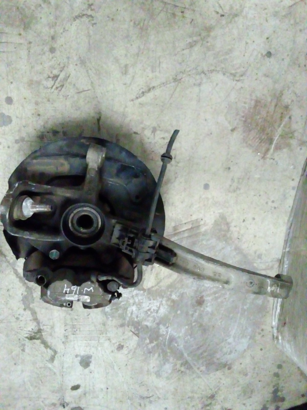 Mercedes Benz ML W164 Front Steering Knuckle and Hub Assembly