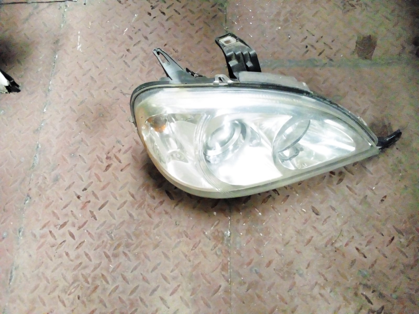 Mercedes Benz W163 ML-Class Headlight Assembly