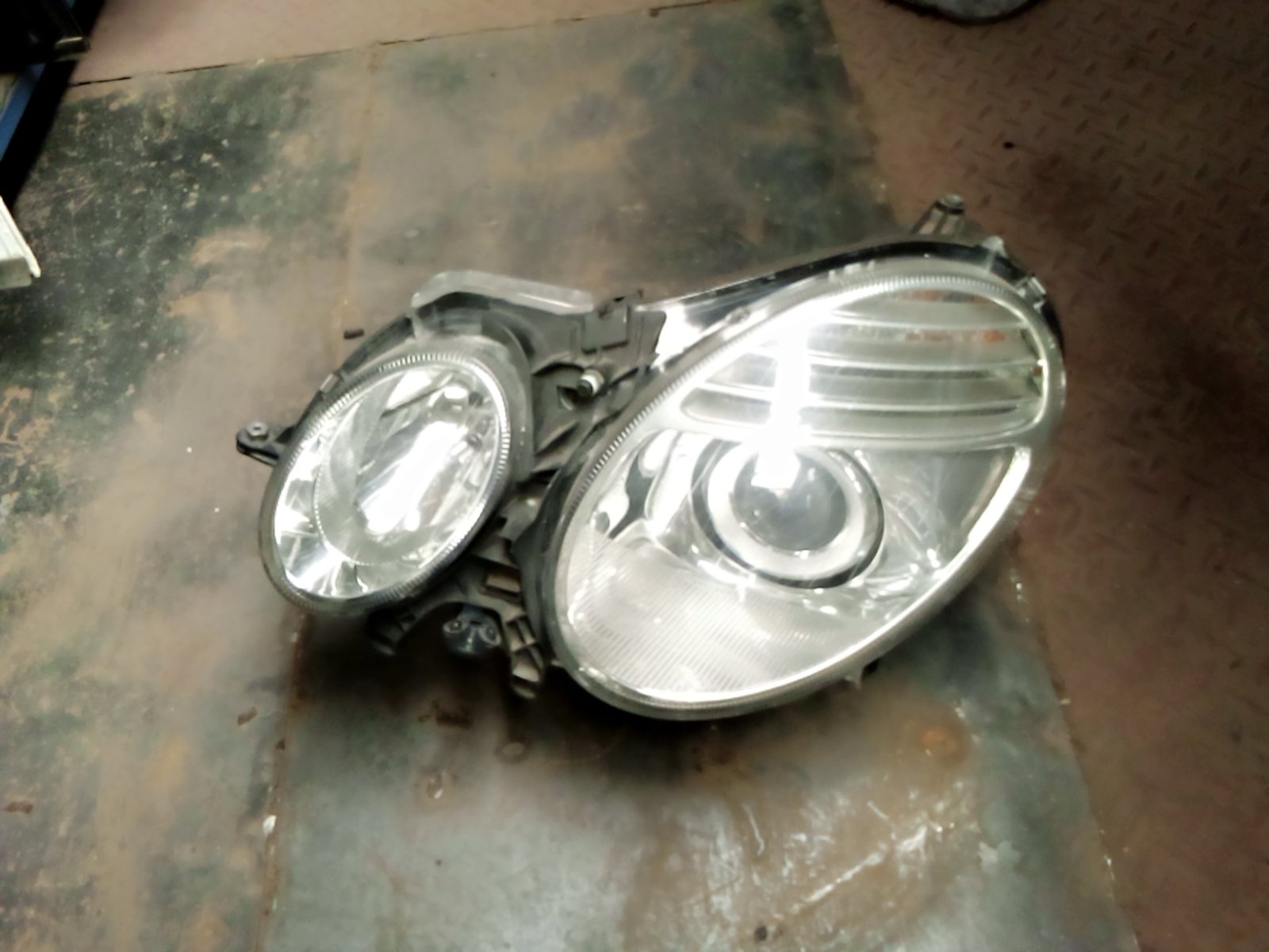Mercedes Benz W211 E-Class Headlight Assembly