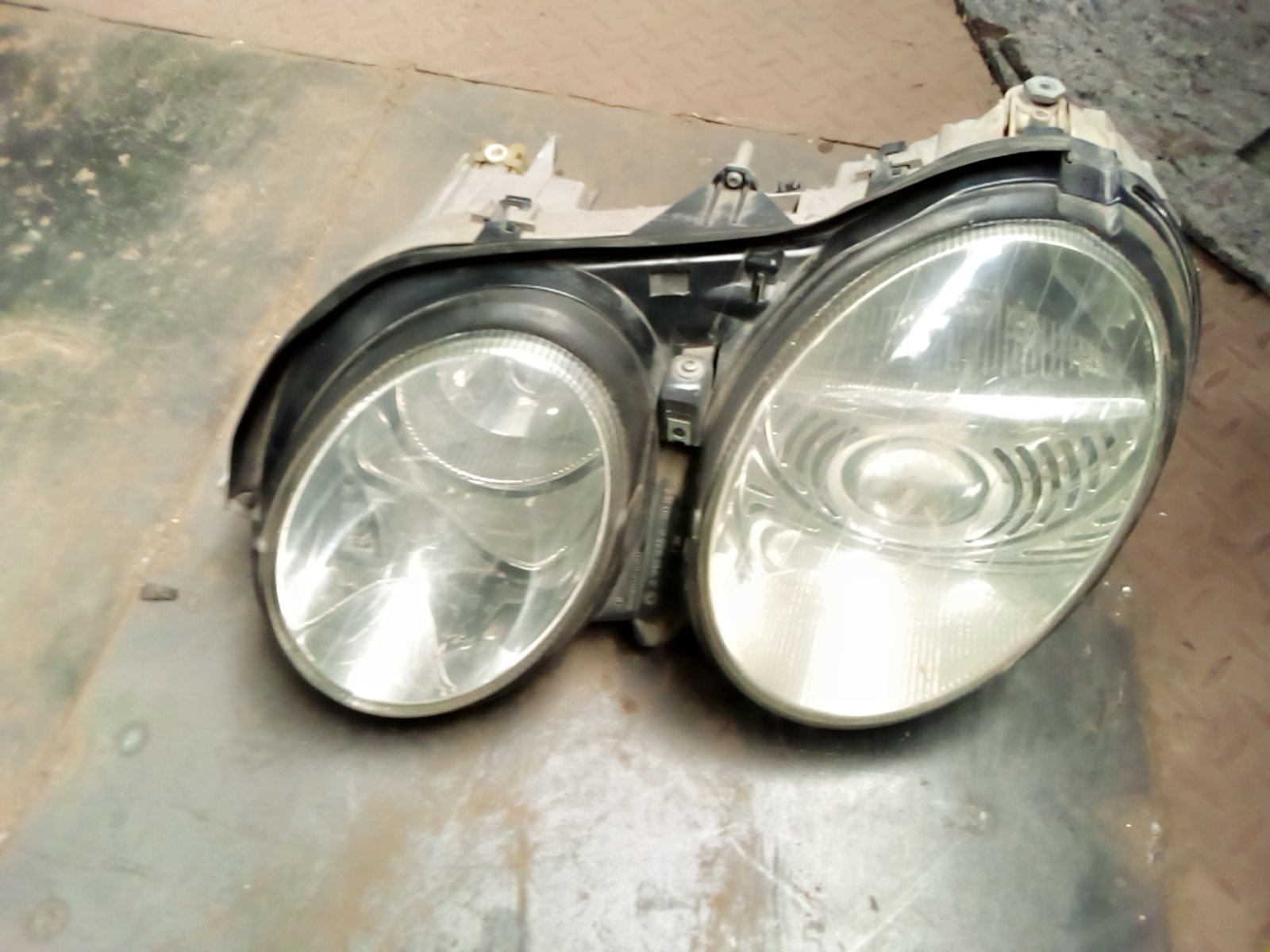 Mercedes Benz E-Class W210 Front Headlight Assembly