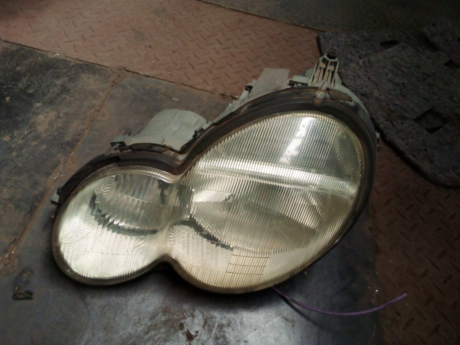 Mercedes Benz C-Class W203 Headlight