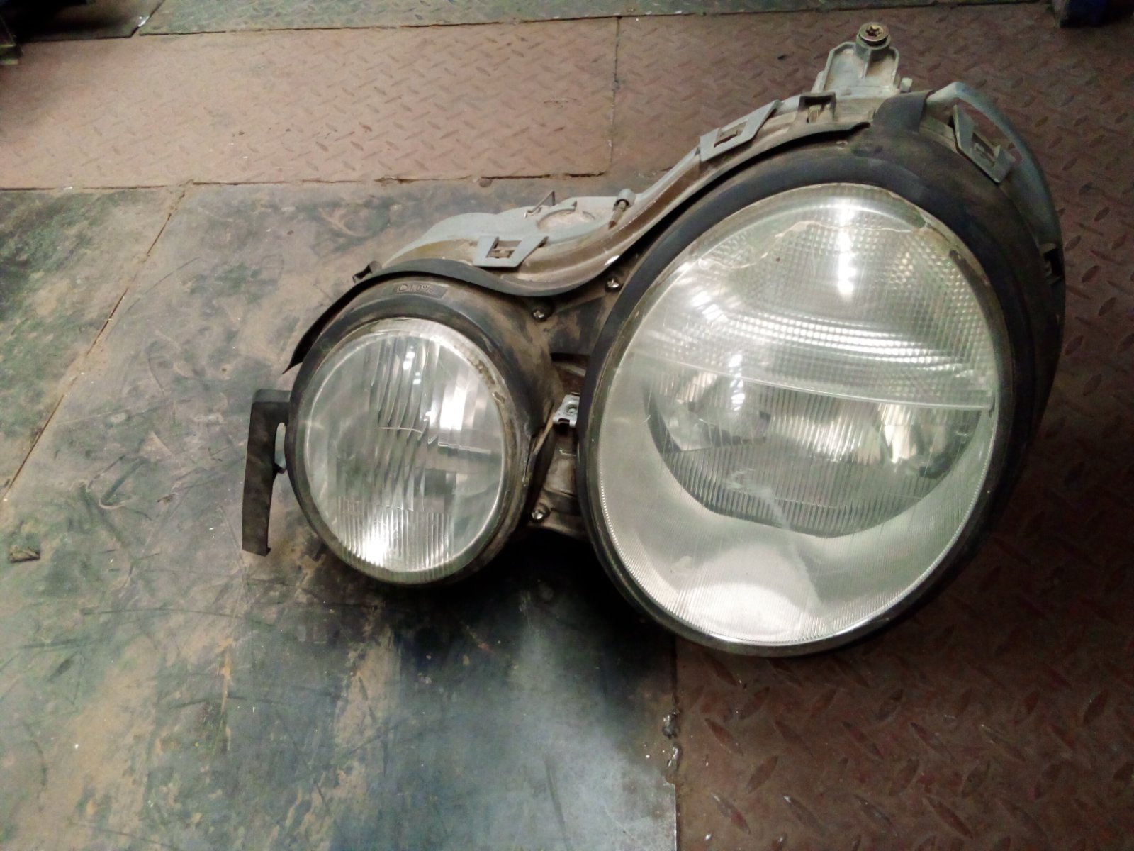 Mercedes Benz W210 E-Class Right Headlight Assembly