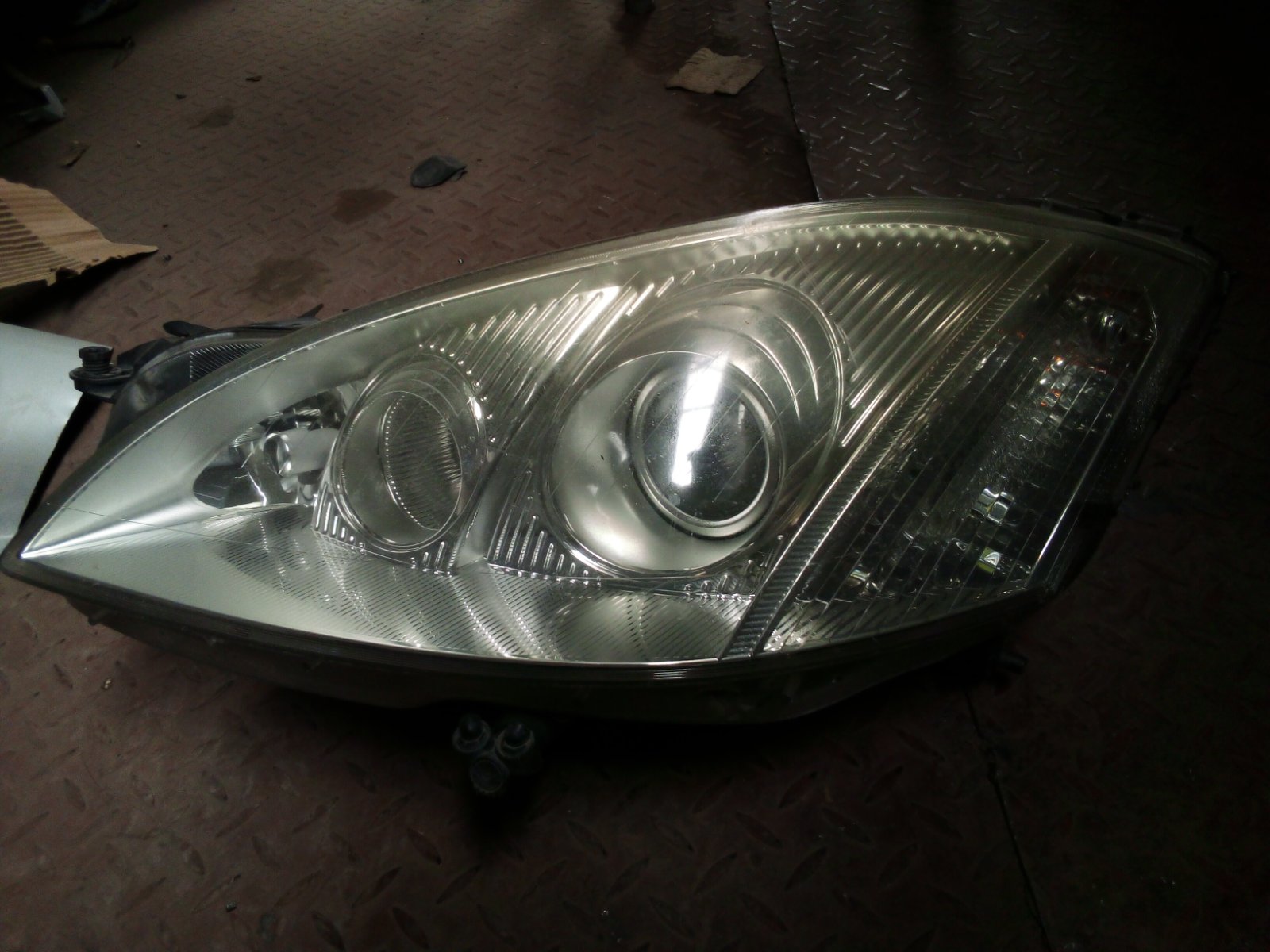 Toyota Crown Athlete Front Headlight Assembly
