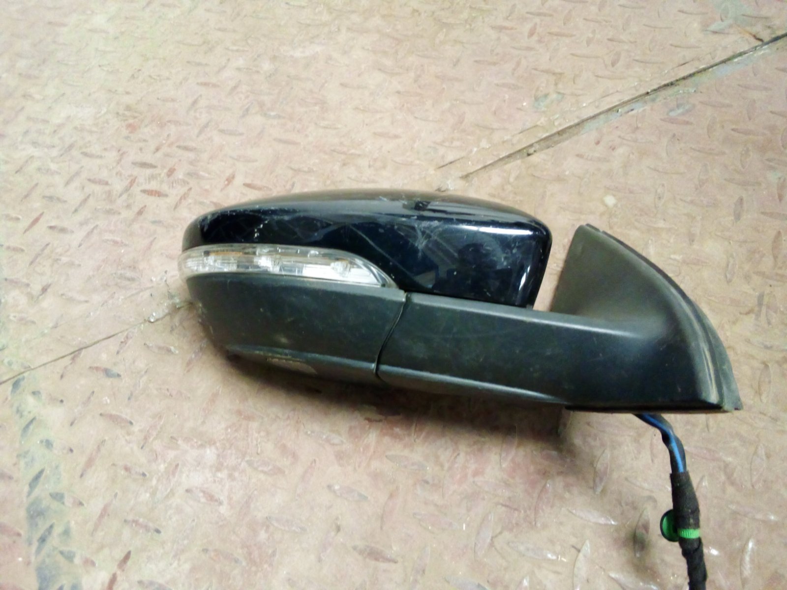 Volkswagen Golf/Polo Side Mirror Assembly with Integrated Indicator