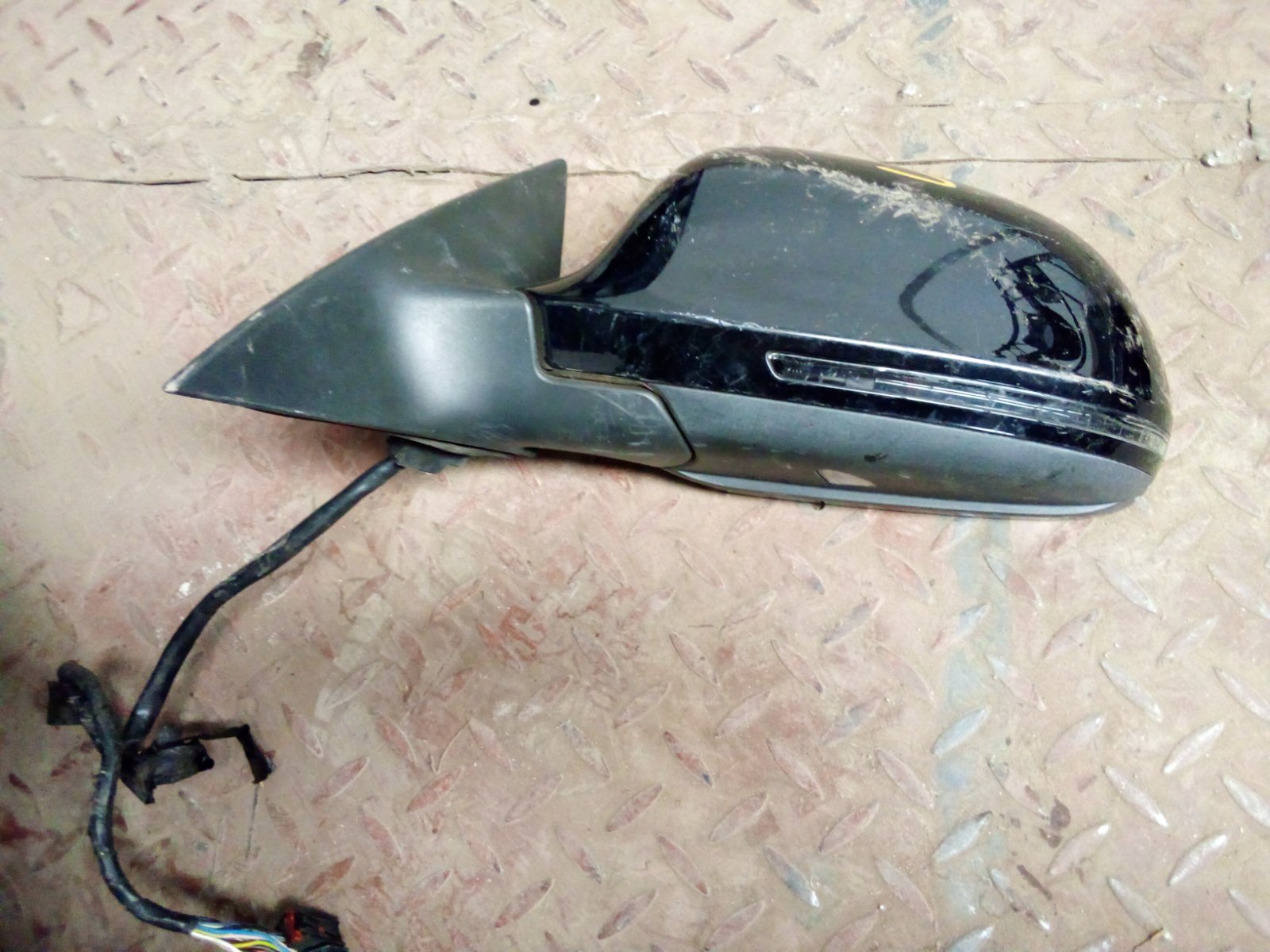 Toyota Side Mirror Assembly with Integrated Indicator