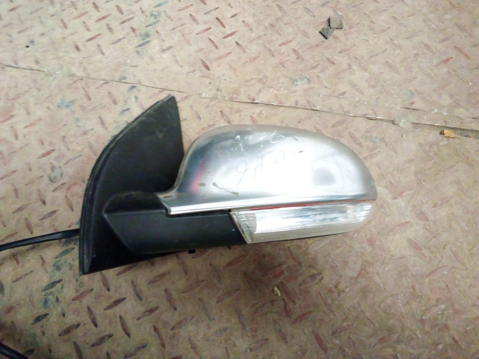 Volkswagen Golf/Jetta MK5 Chrome Side Mirror with Indicator