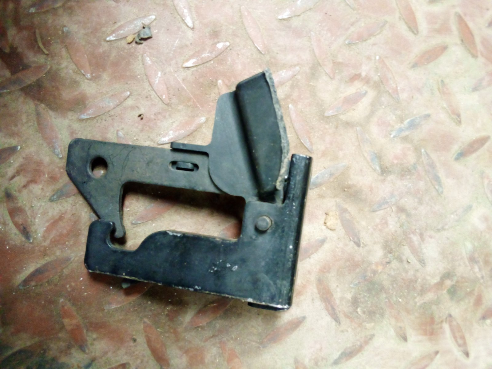 Universal Automotive Bonnet/Hood Latch Striker Assembly