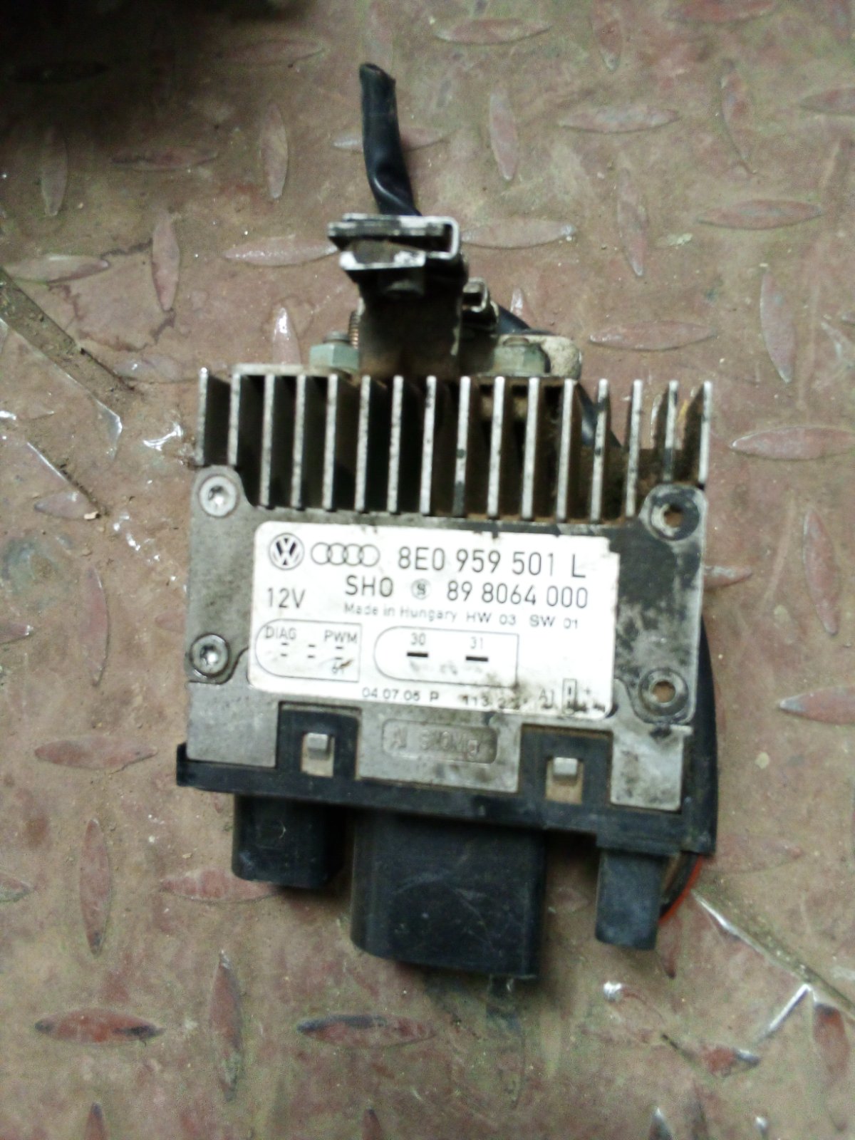 Audi/Volkswagen 8E0 959 501 L Radiator Cooling Fan Control Module