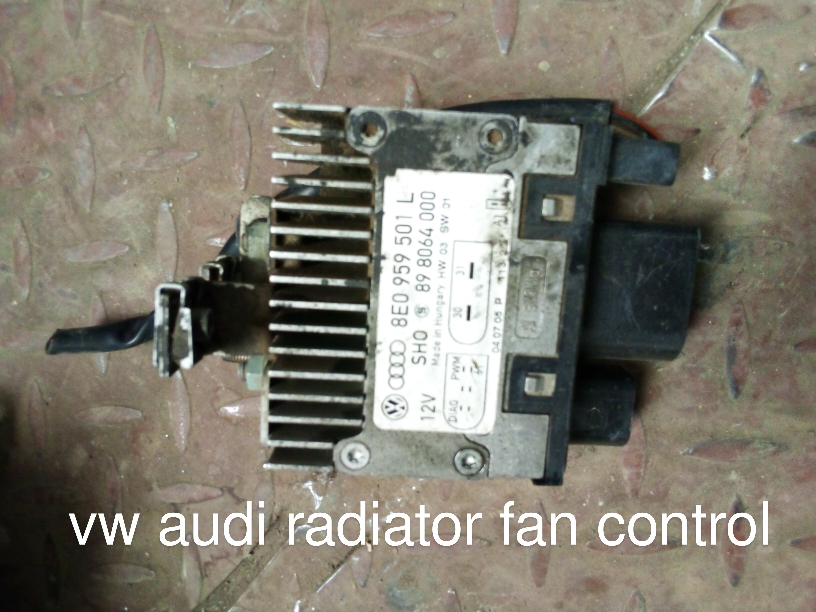 Audi/Volkswagen Radiator Cooling Fan Control Module (8E0 959 501 L)