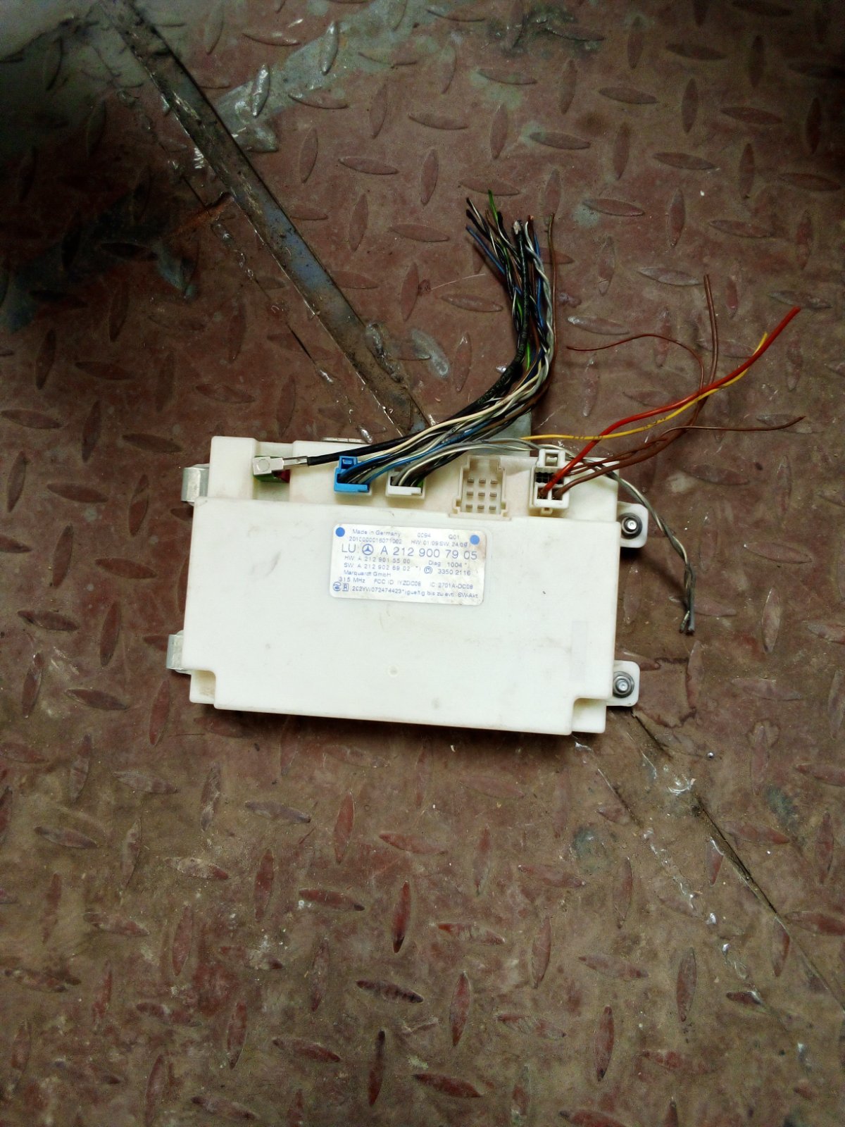 Mercedes-Benz W212 E-Class Central Gateway Control Module (A 212 900 79 05)