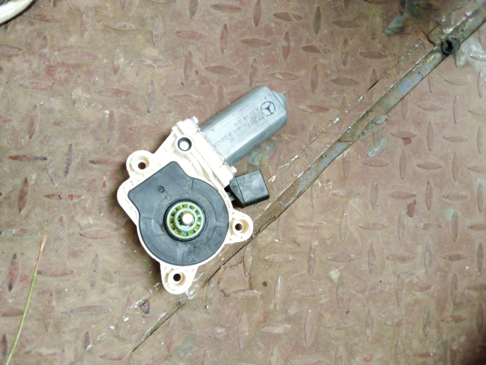Mercedes Benz W211 Window Regulator Motor