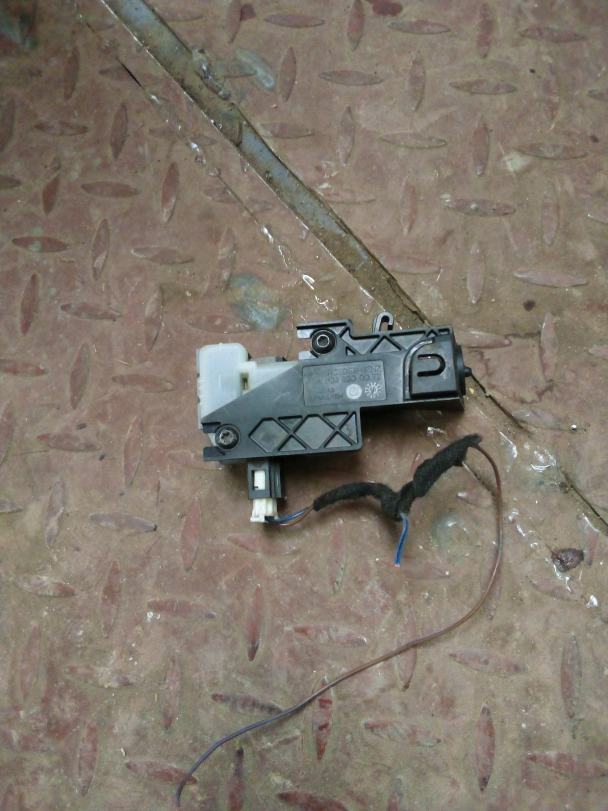 Mercedes-Benz W204 C-Class Fuel Flap Actuator Motor