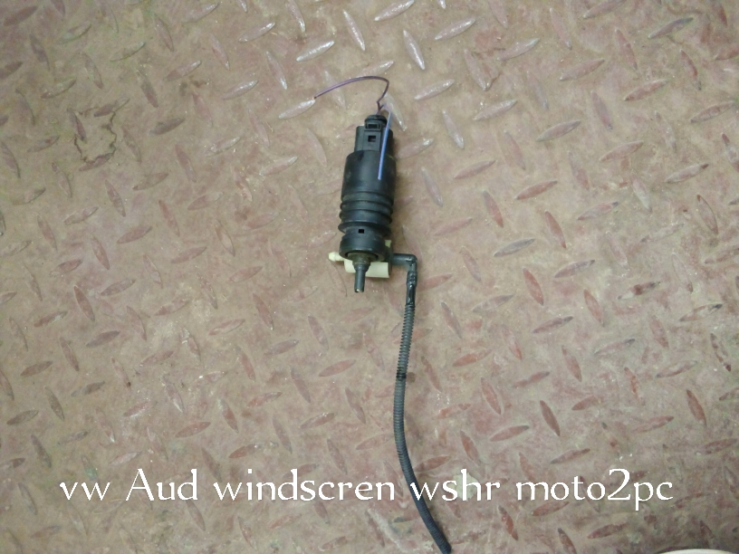 Volkswagen/Audi Windscreen Washer Pump with Hose