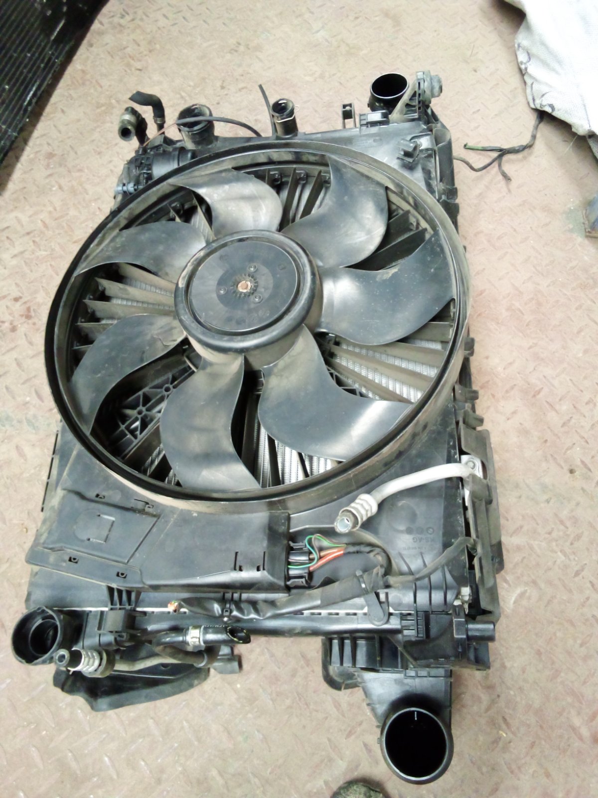 Volkswagen Golf/Jetta Radiator Cooling Fan Assembly