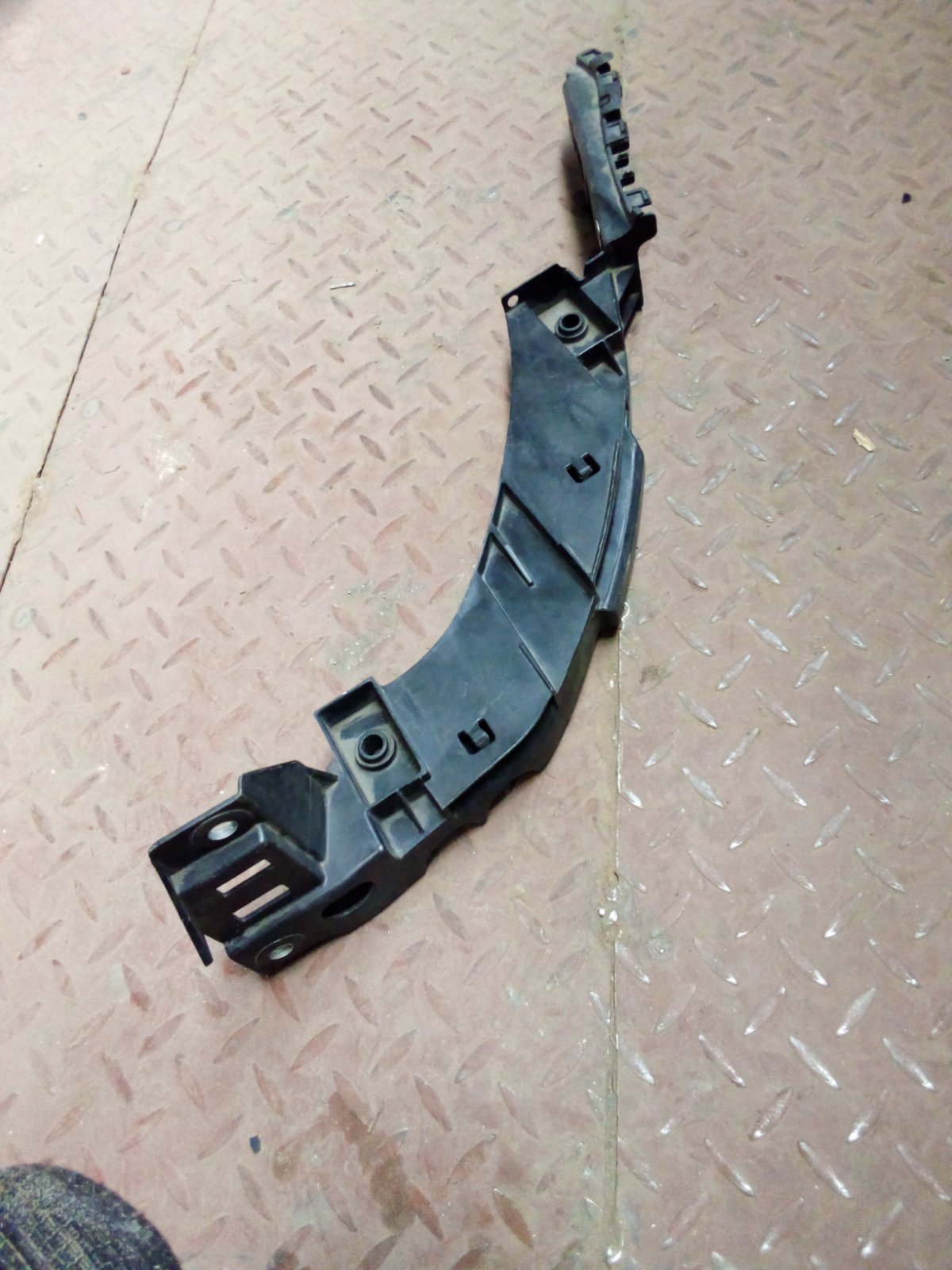 Toyota Front Bumper Side Retainer Bracket