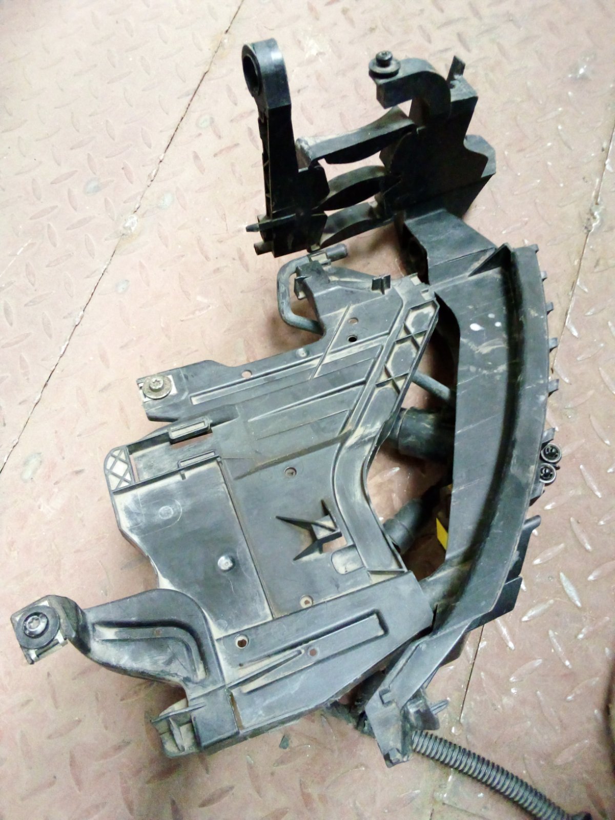 Volkswagen/Audi Engine Bay Air Intake Duct and Housing Assembly