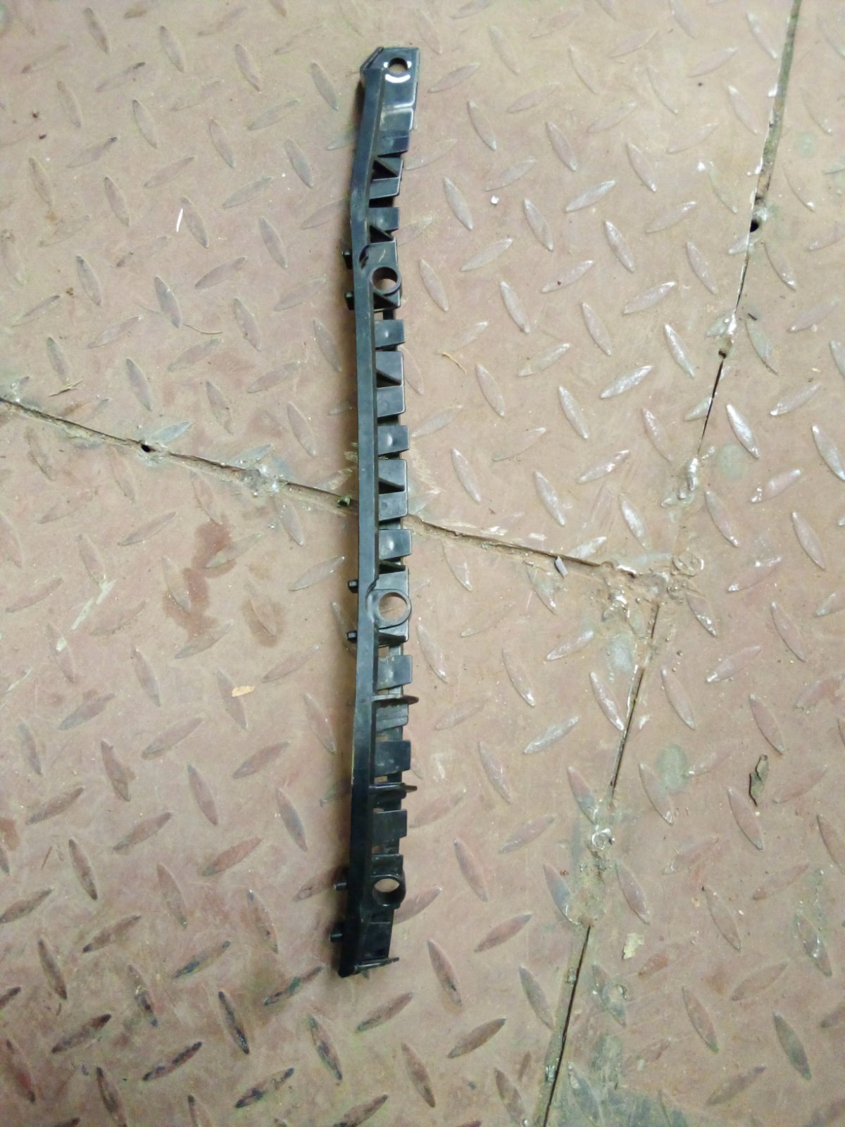 Toyota Front Bumper Side Retainer Bracket