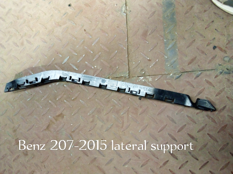 Mercedes-Benz W204 C-Class Front Bumper Lateral Guide Support Bracket