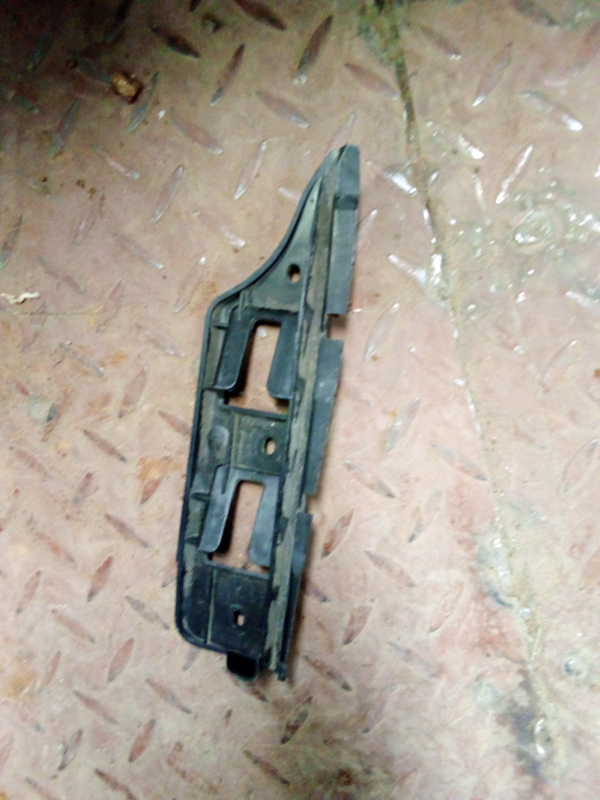 Toyota Front Bumper Side Retainer Bracket