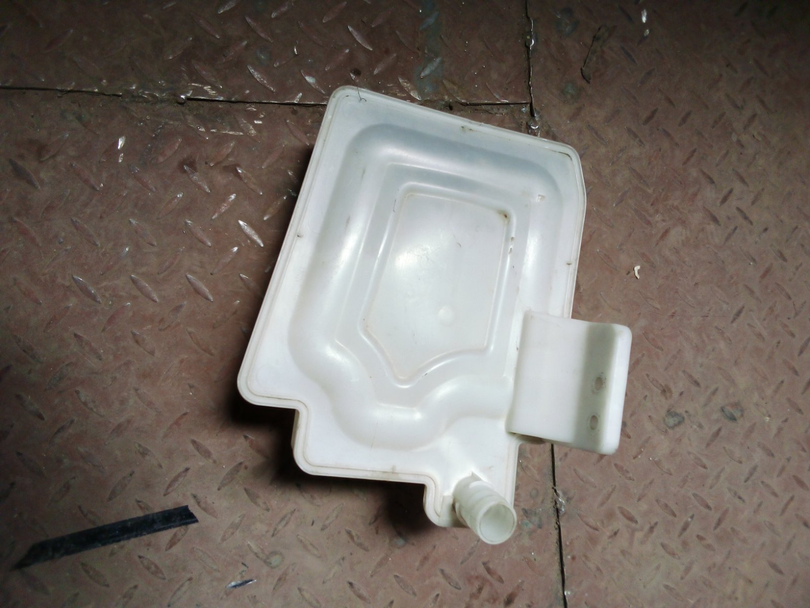 Toyota Windshield Washer Fluid Reservoir Tank