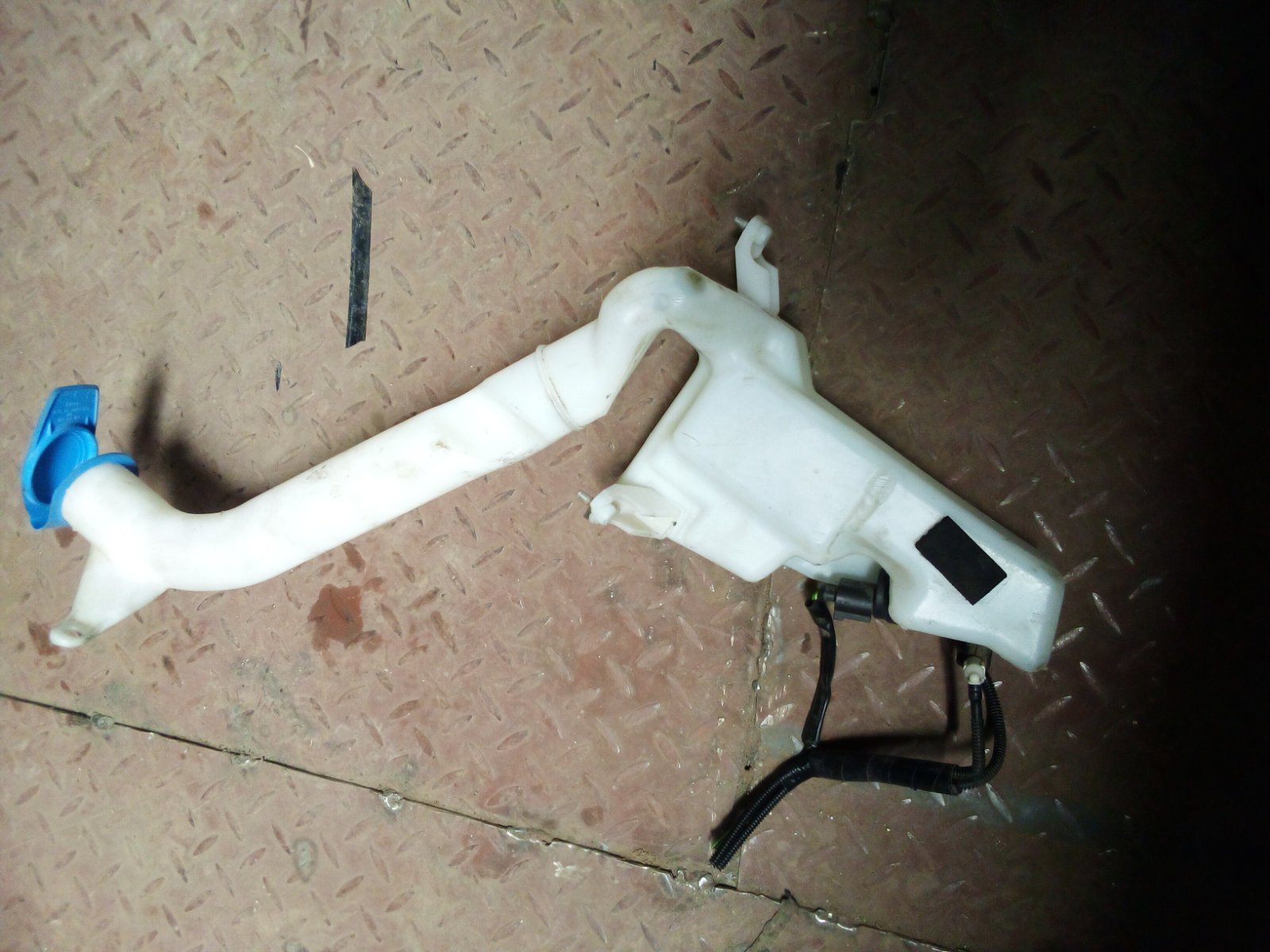 Toyota Windshield Washer Fluid Reservoir Tank with Filler Neck