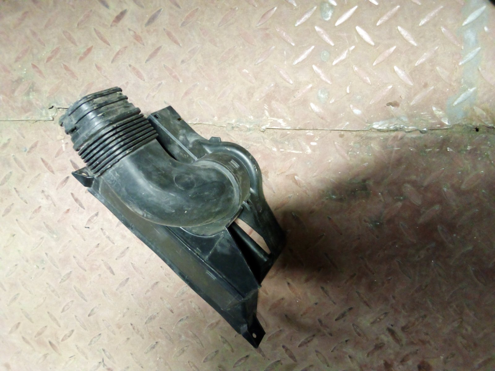 Toyota Air Cleaner Intake Duct / Air Filter Housing Inlet