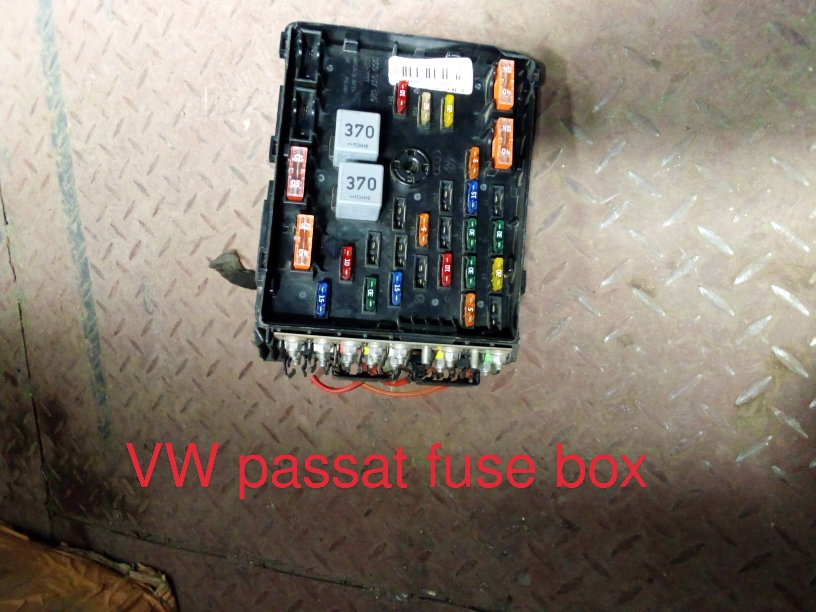 Volkswagen Passat B6/B7 Interior Fuse Box Relay Carrier
