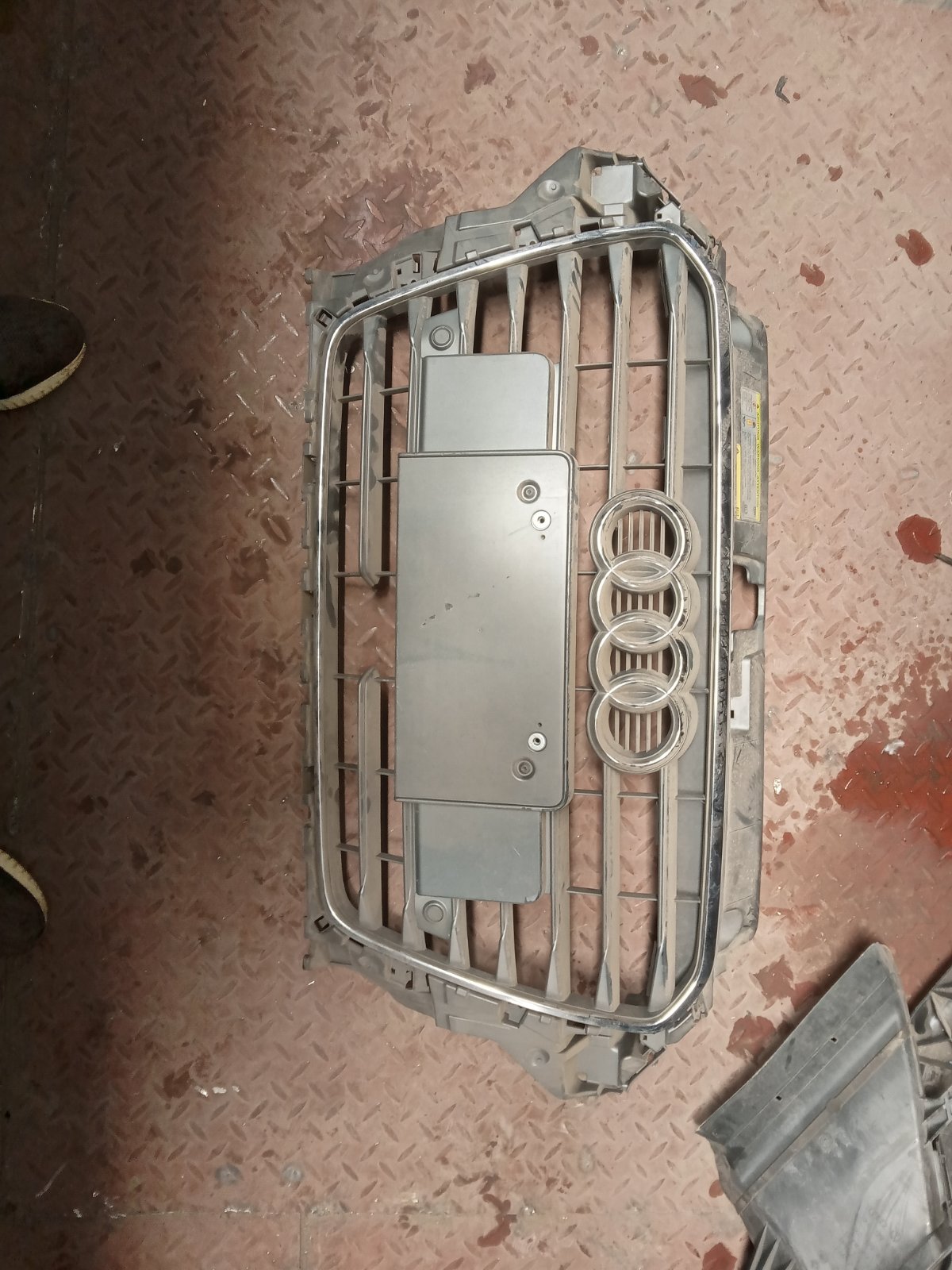 Audi Front Radiator Grille Assembly with License Plate Holder