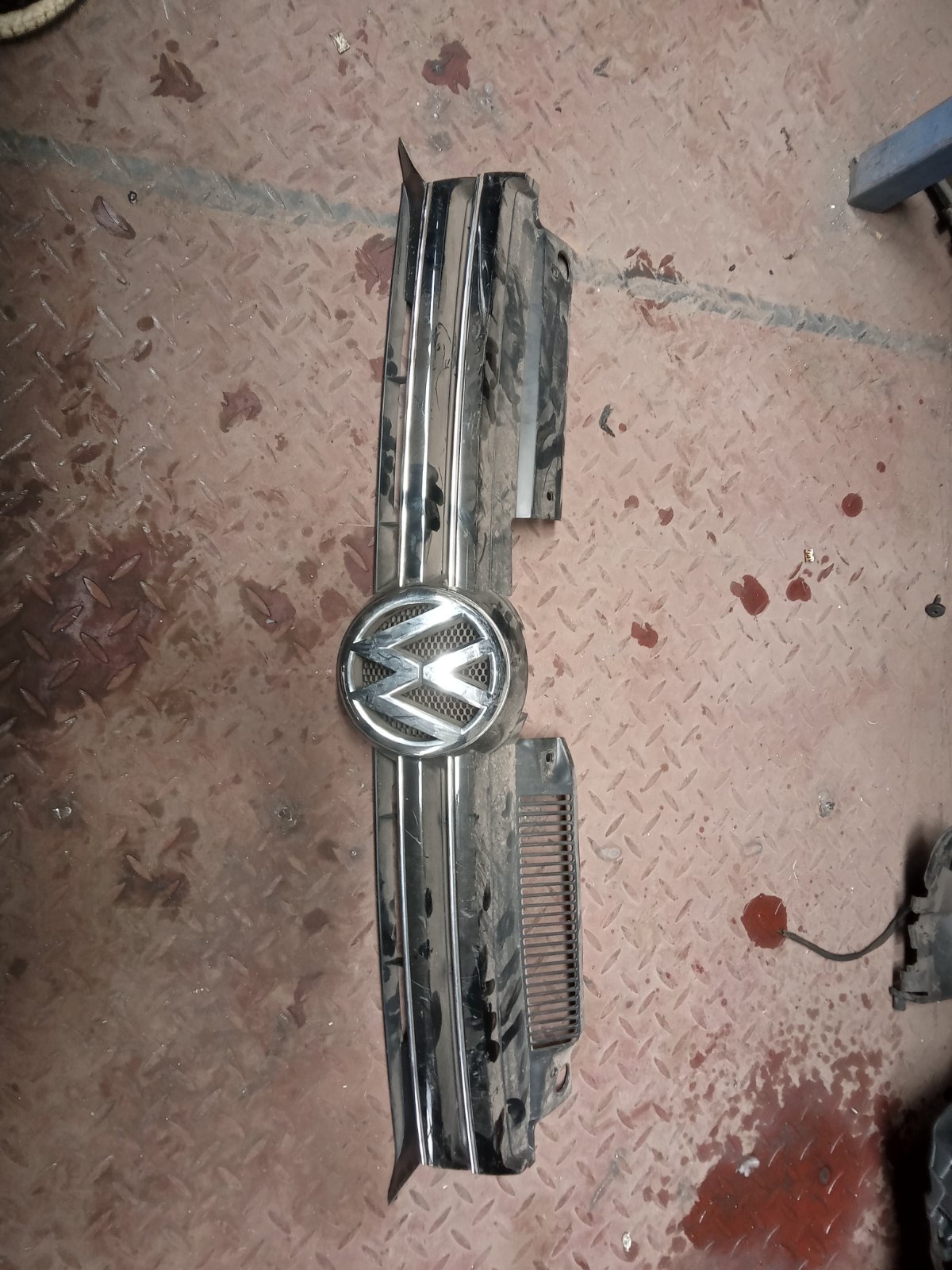 Volkswagen VW Polo/Golf Front Radiator Grille with Emblem