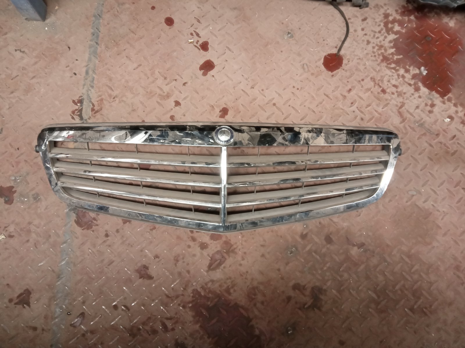 Mercedes Benz W211 E-Class Front Radiator Grille
