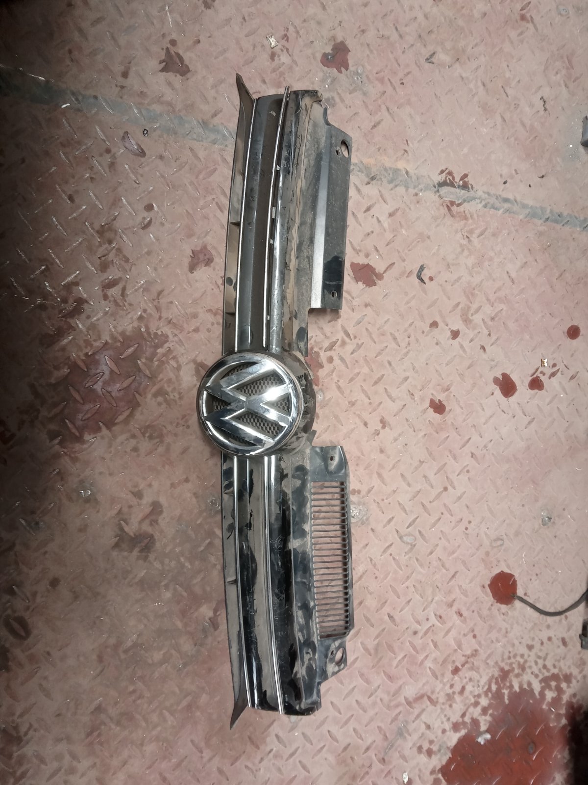 Volkswagen Polo/Golf Front Radiator Grille with Emblem