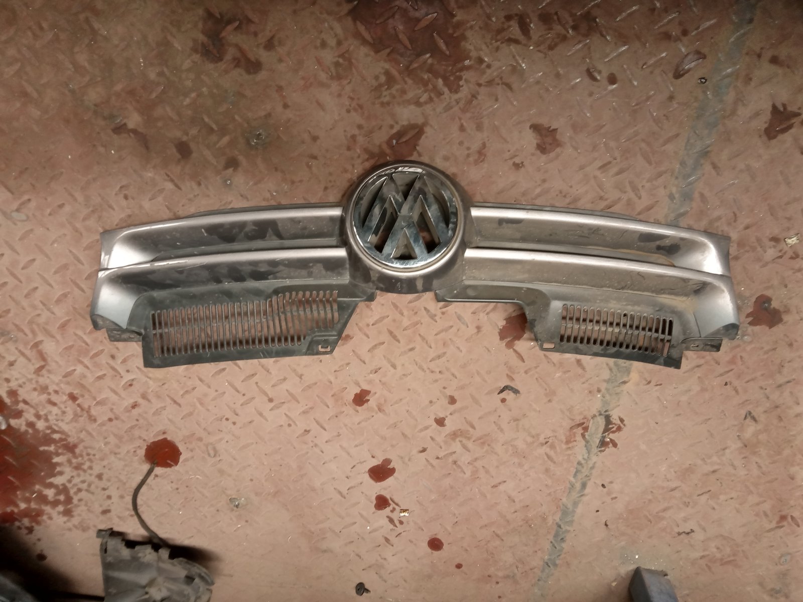Volkswagen Polo/Golf Front Radiator Grille with Emblem