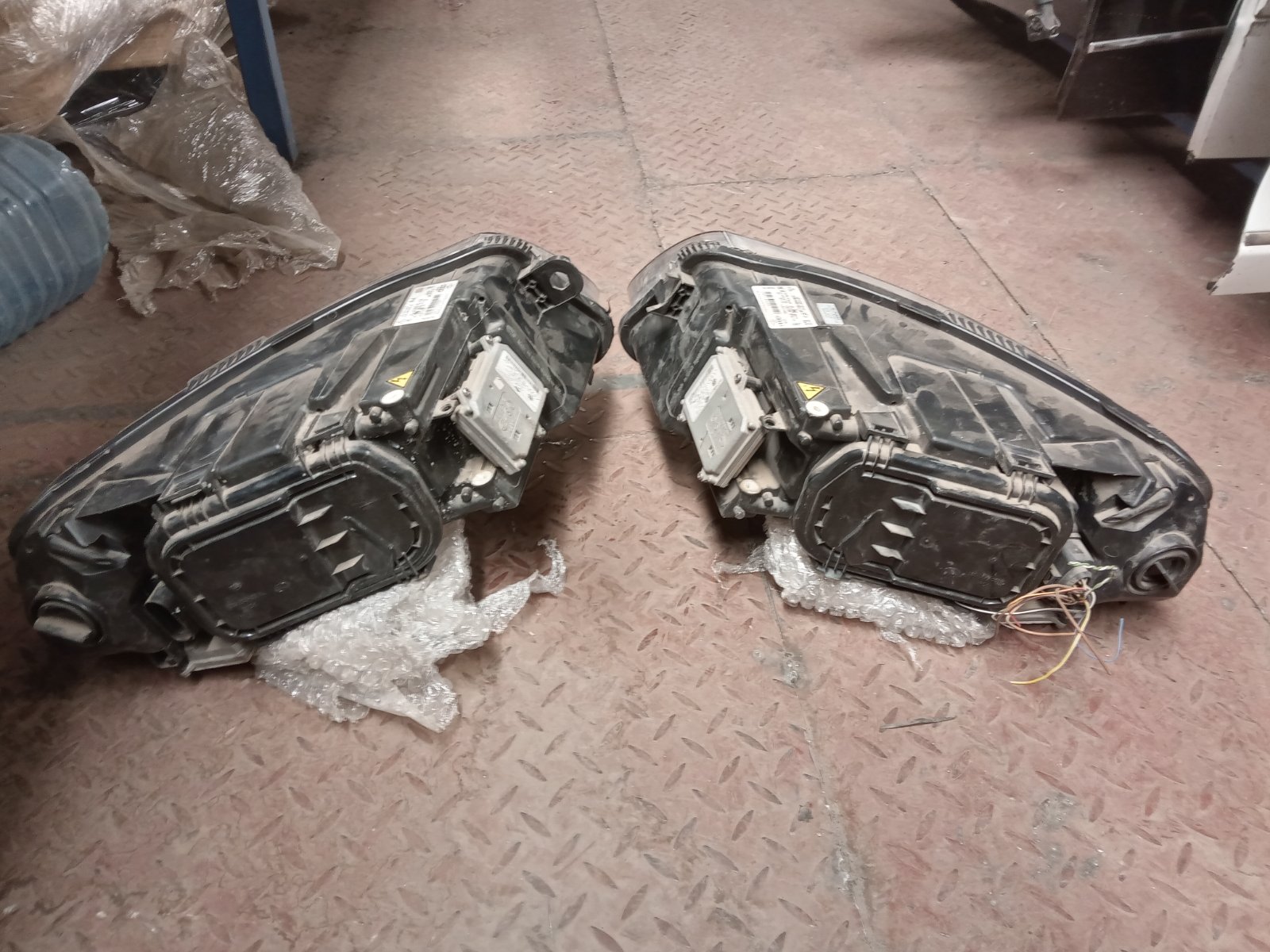 Toyota Prado 150 Series OEM HID Xenon Headlight Assembly Pair