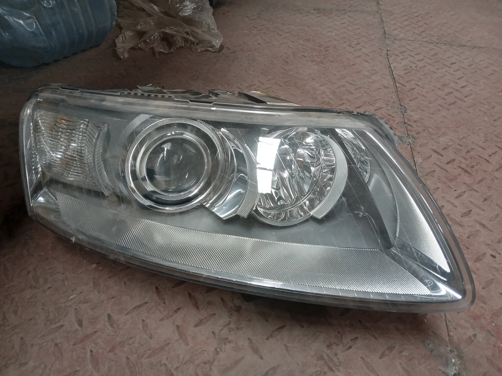 Volkswagen Passat B6 Projector Headlight Assembly