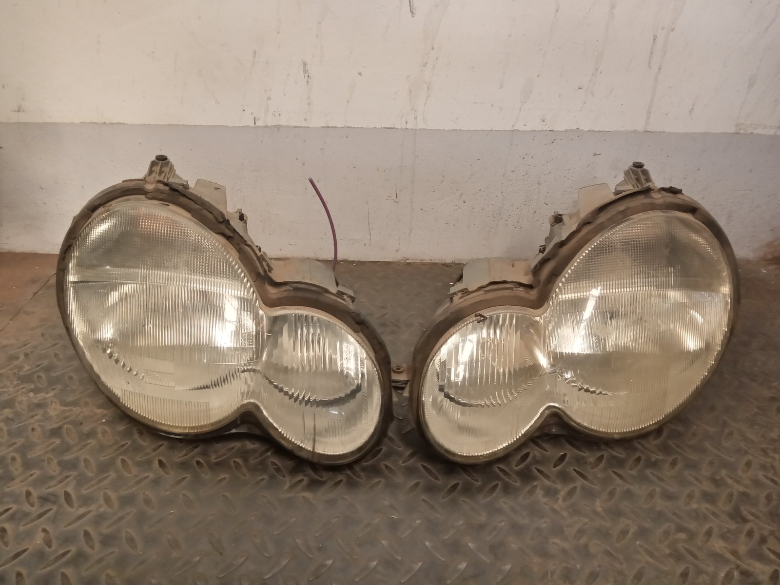 Mercedes Benz W203 C-Class Pre-Facelift Headlight Assembly Pair