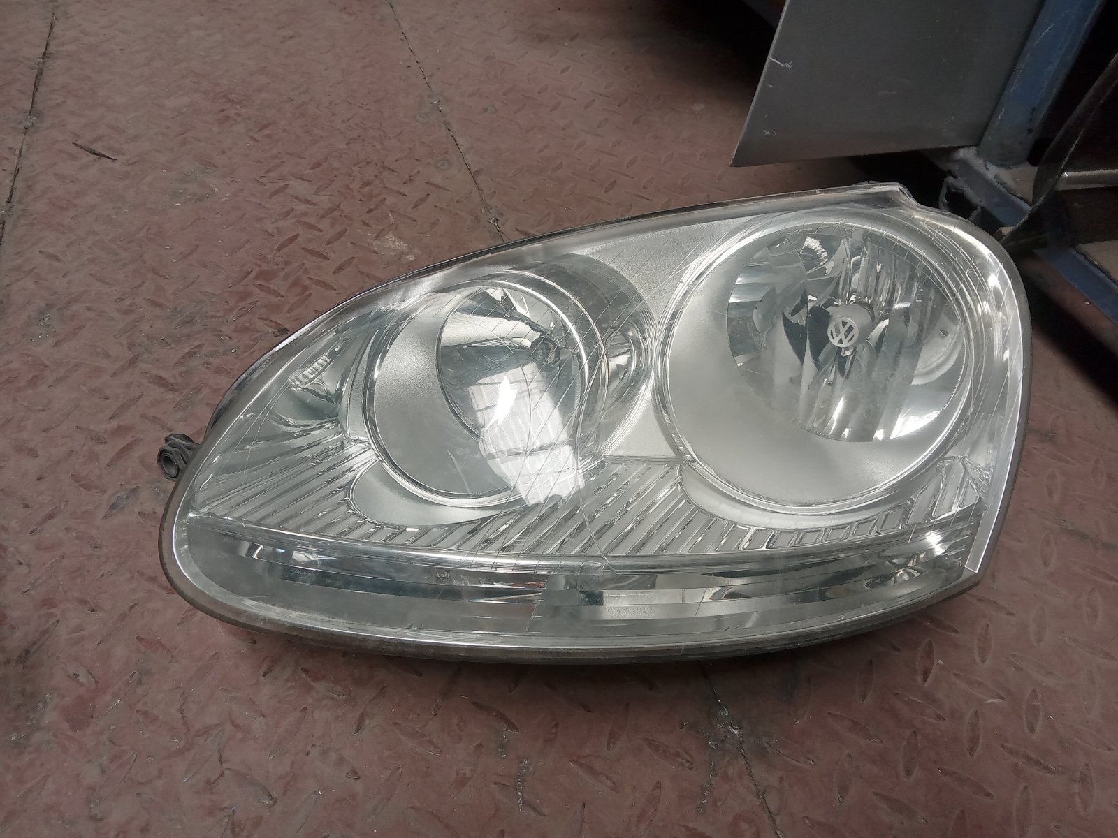 Volkswagen Golf Mk5 Front Headlight Assembly