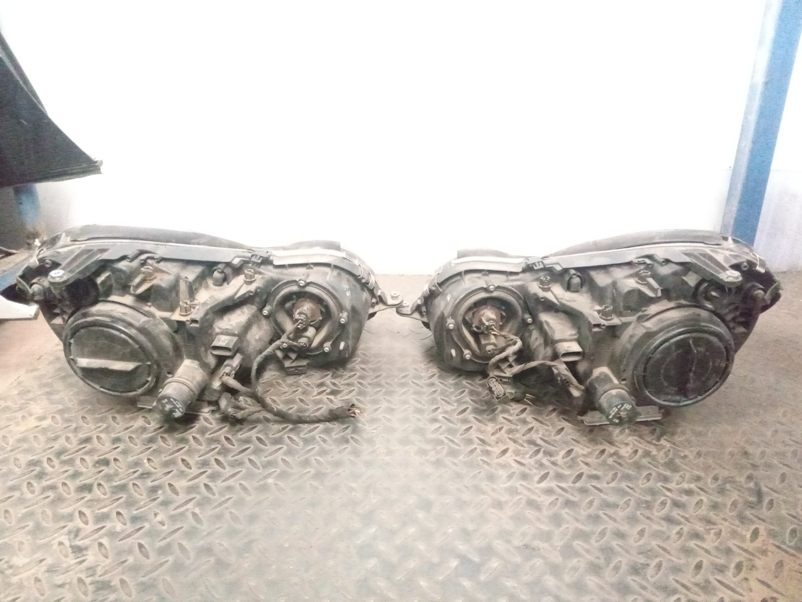 Toyota Mark X GRX120/121 Pair of Headlight Assemblies