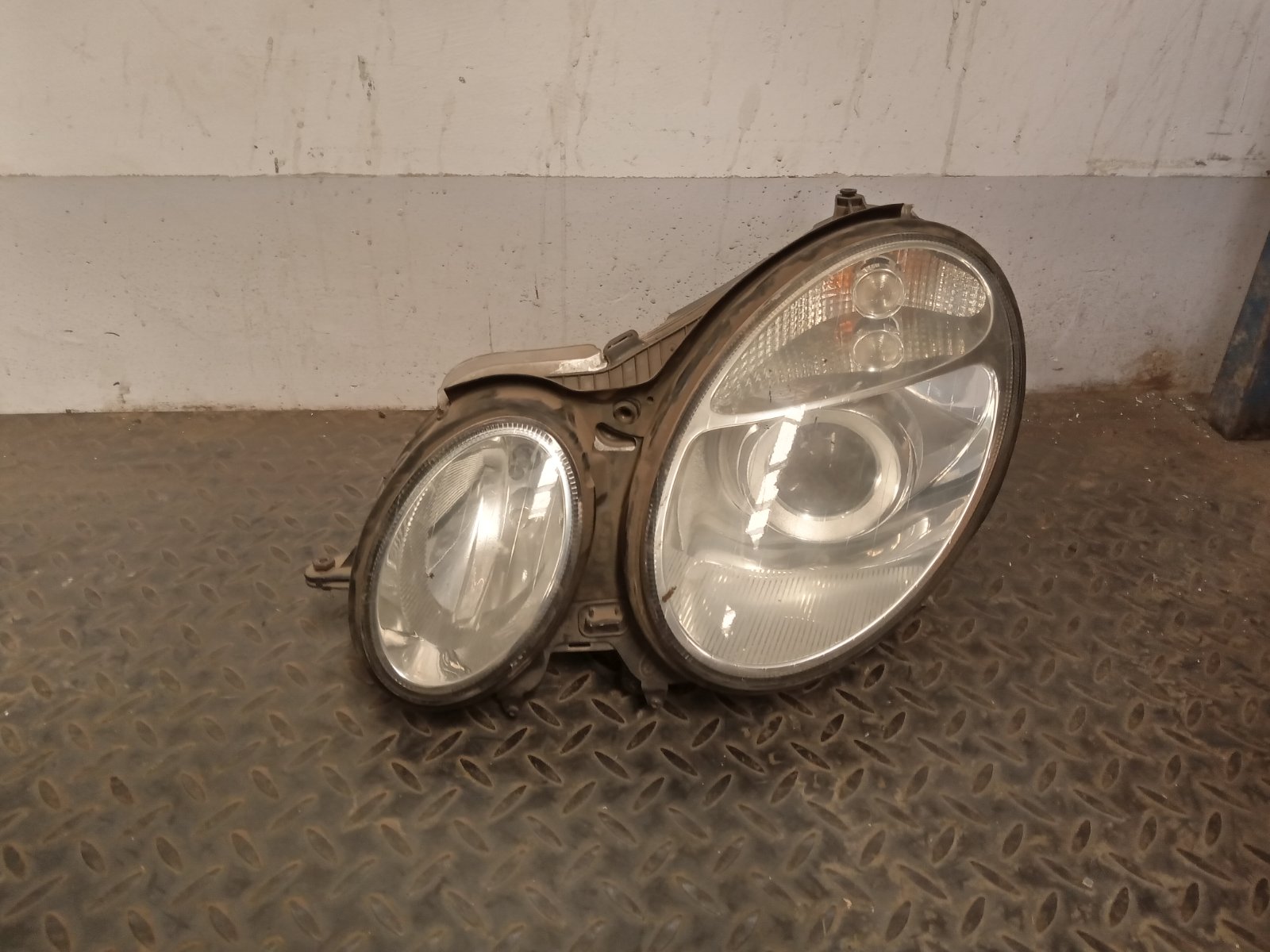 Mercedes Benz W211 E-Class Front Headlight Assembly