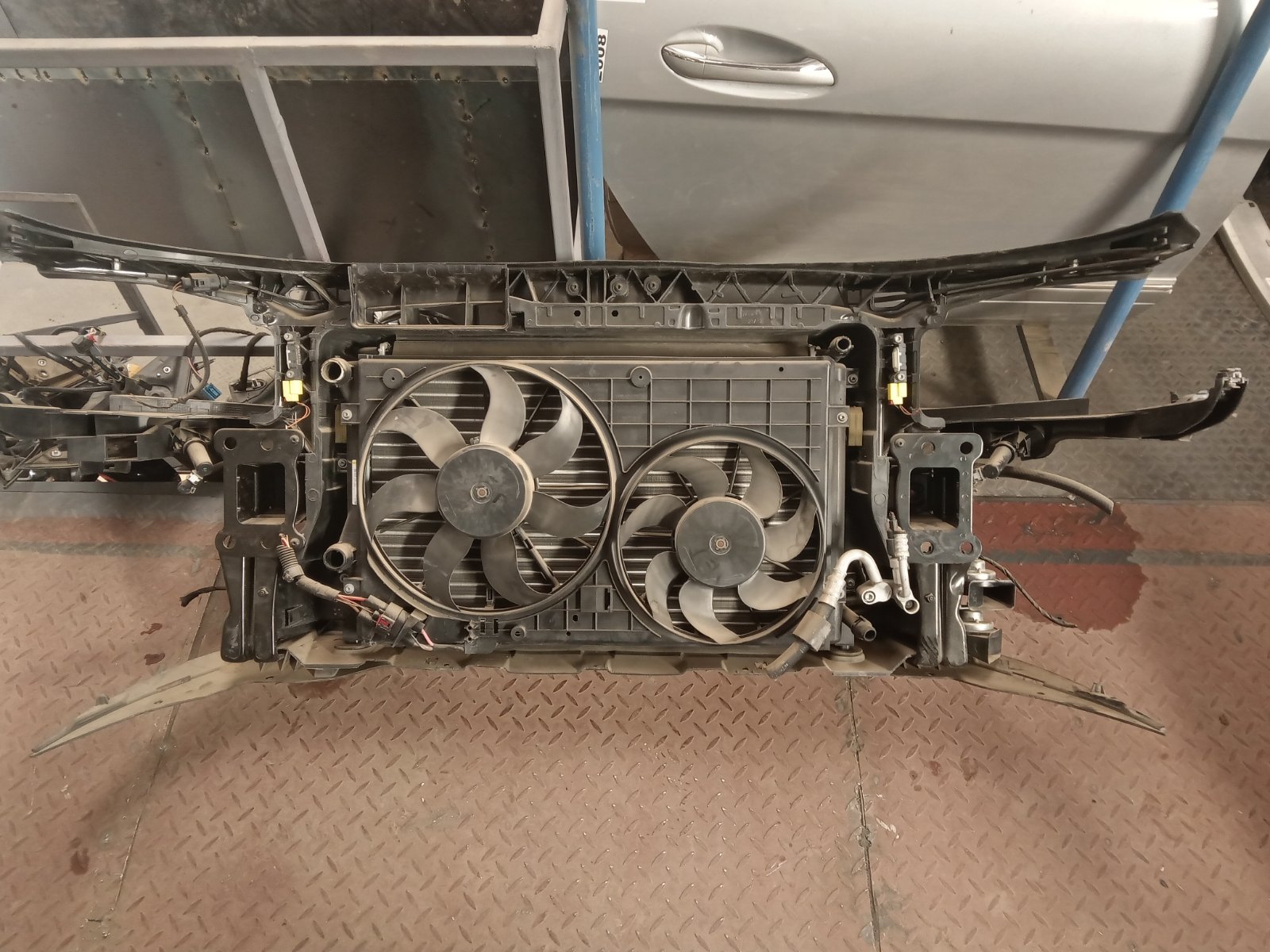 Volkswagen Golf/Jetta Radiator Cooling Fan Assembly with Core Support