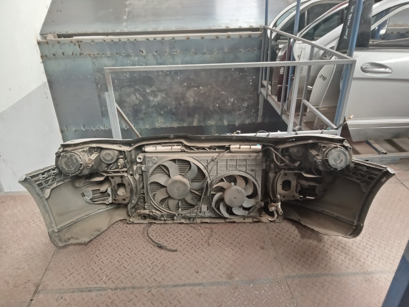 Mercedes-Benz W203 C-Class Front Radiator Support Assembly with Cooling Fans