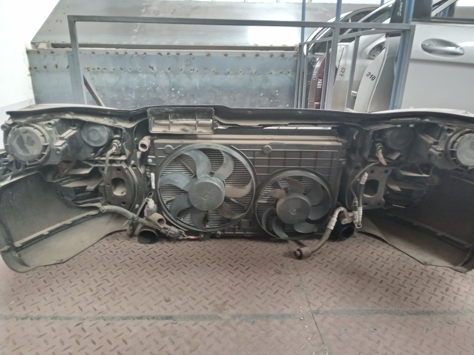Volkswagen Golf/Jetta MK5 Front Radiator Support Assembly with Cooling Fans