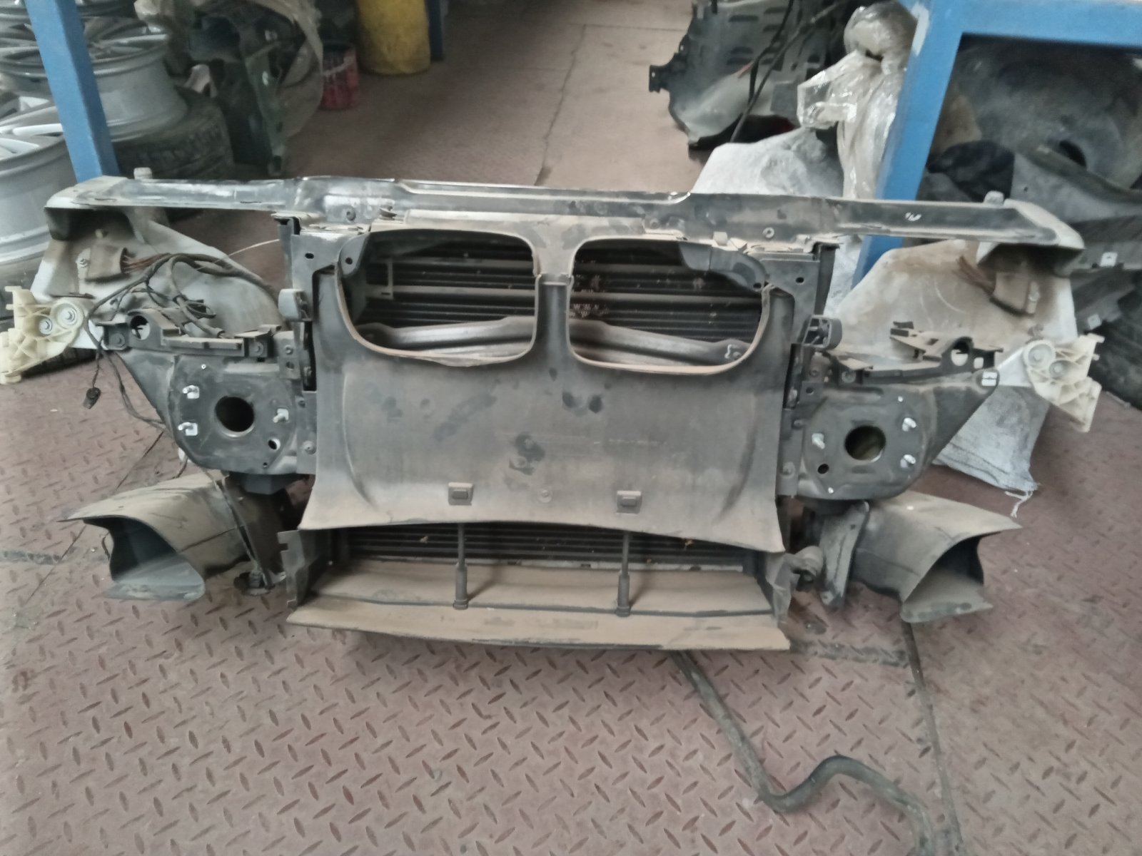 BMW E90/E91 3 Series Front Radiator Support Carrier Panel