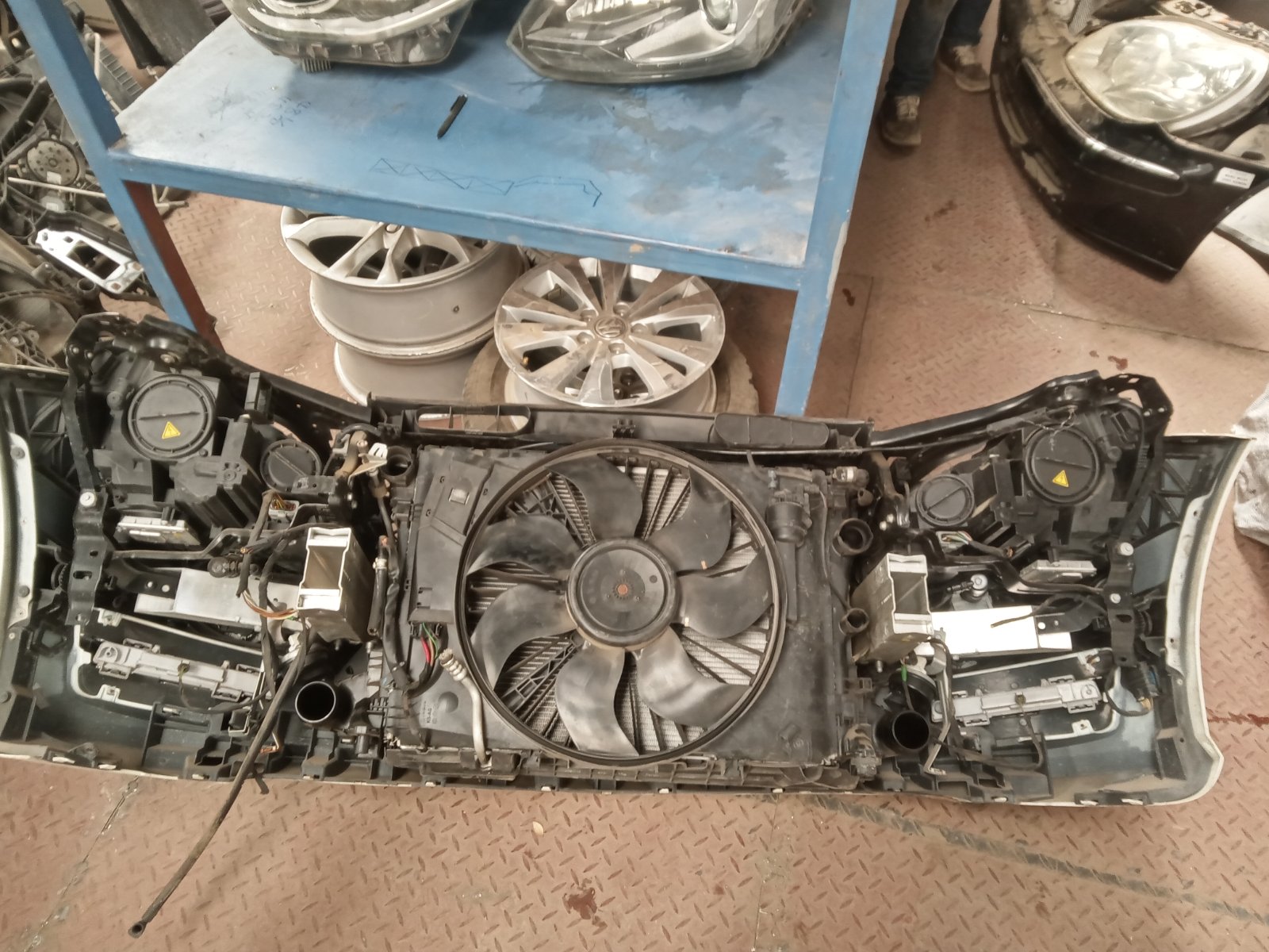 Volkswagen Front End Carrier Assembly with Radiator Fan and Headlight Support