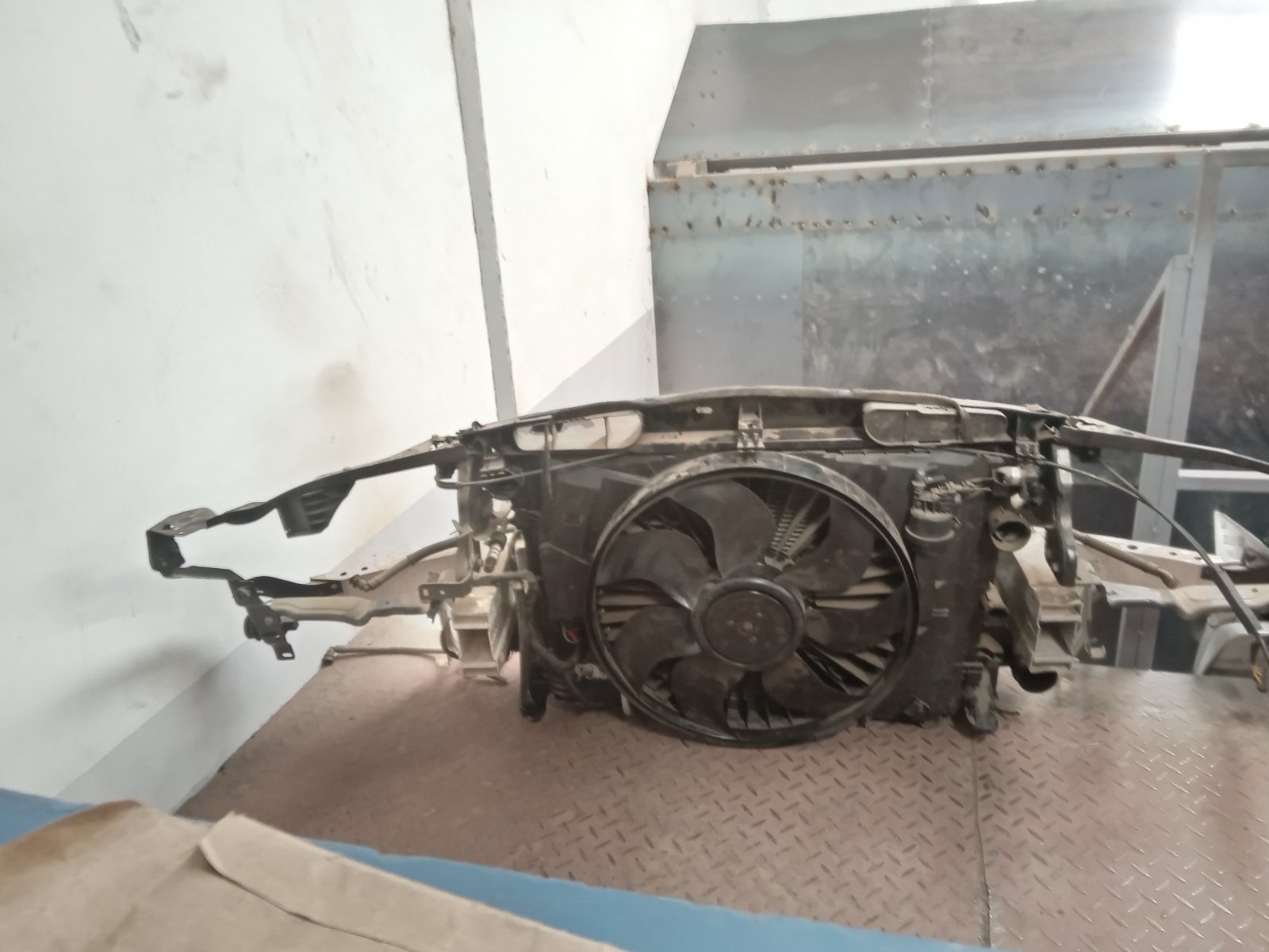 Volkswagen Golf/Jetta Radiator Support Assembly with Cooling Fan