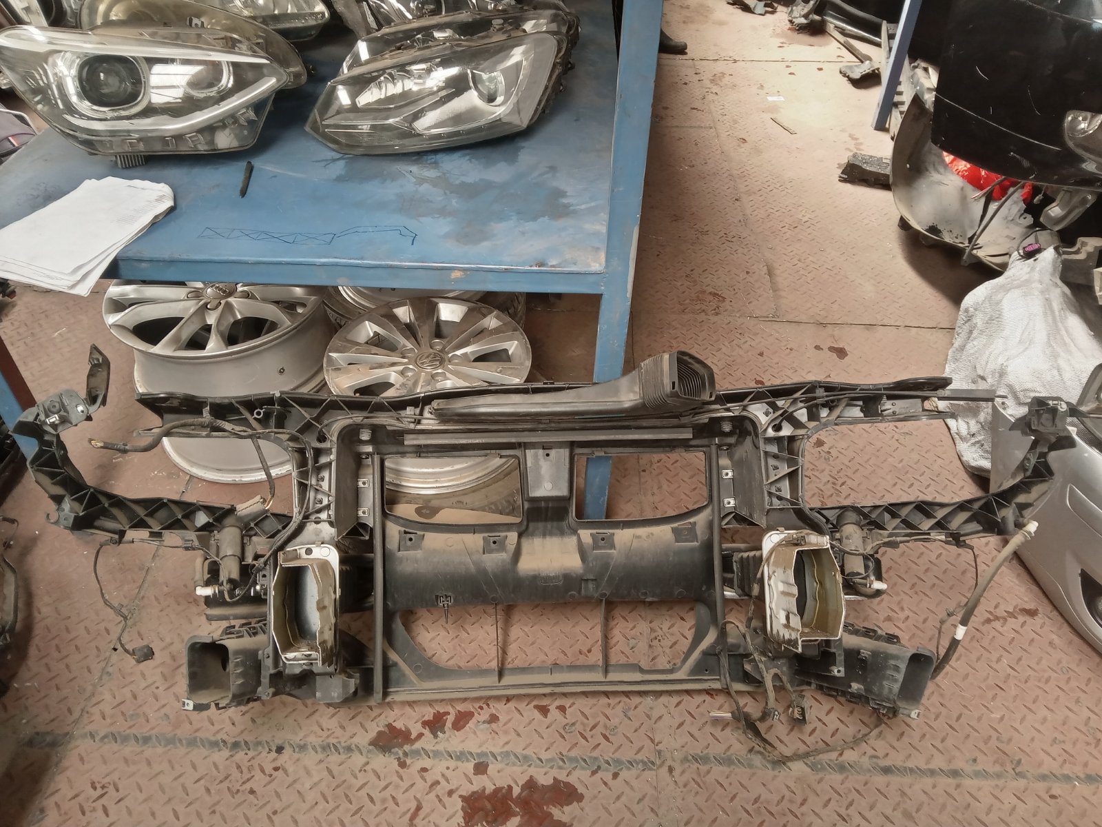 Volkswagen Golf MK7 Front Radiator Support Core Support Panel