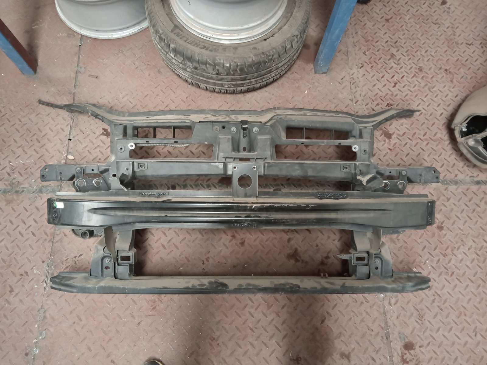 Volkswagen Golf/Jetta Front Radiator Support Core Support Assembly