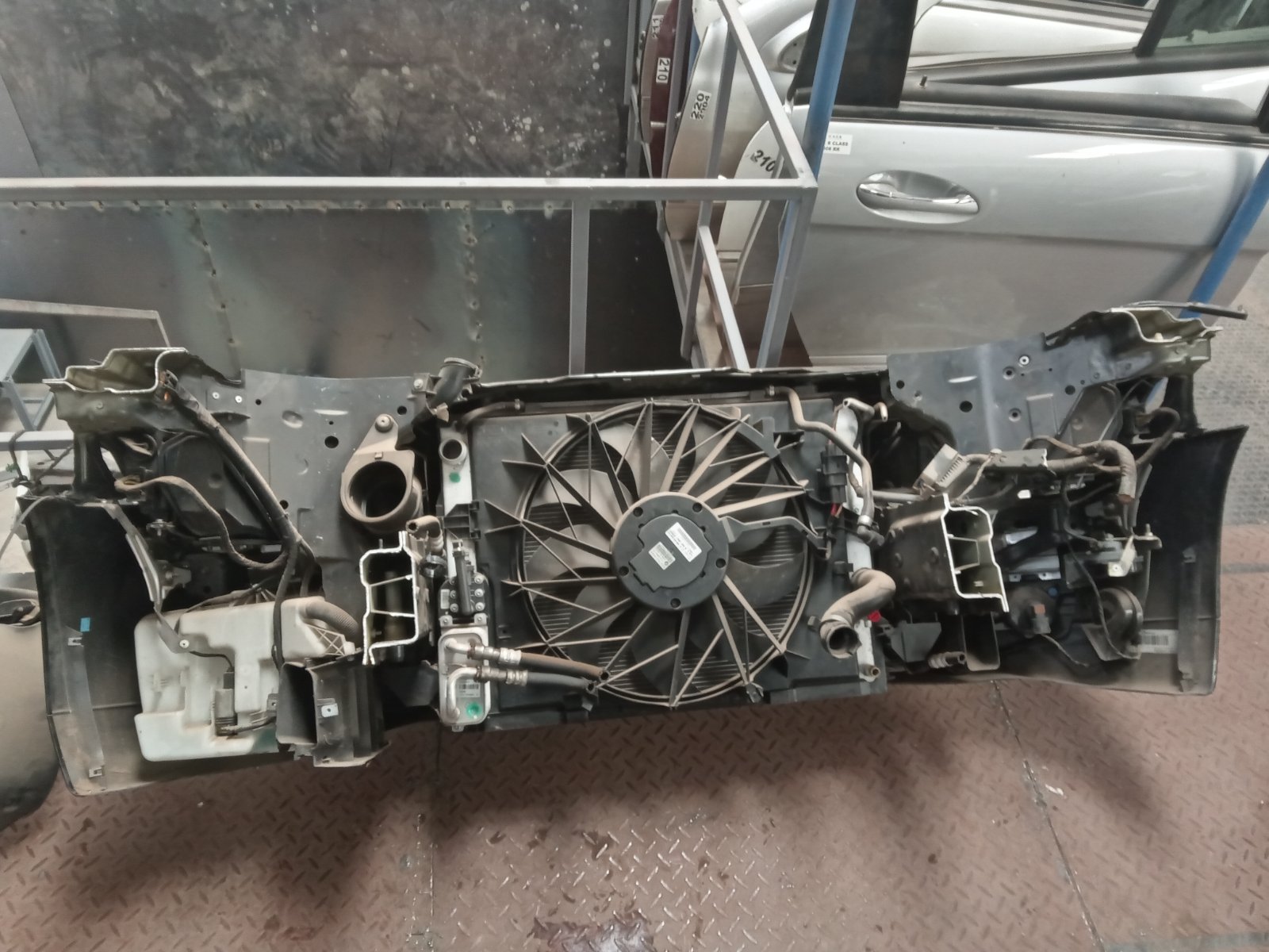 Mercedes-Benz W204 Front Radiator Support Core Assembly With Condenser And Cooling Fan
