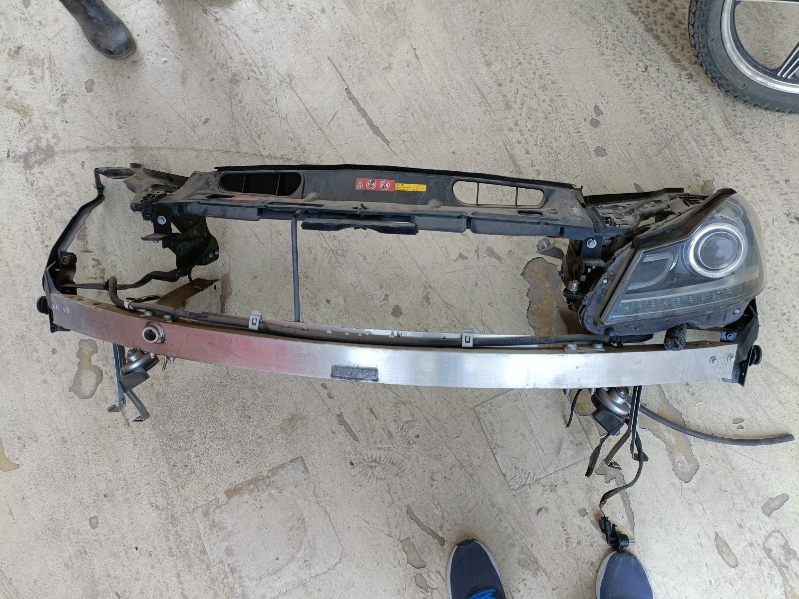 Mercedes Benz C-Class W204 Front Radiator Support Core Support with Headlight