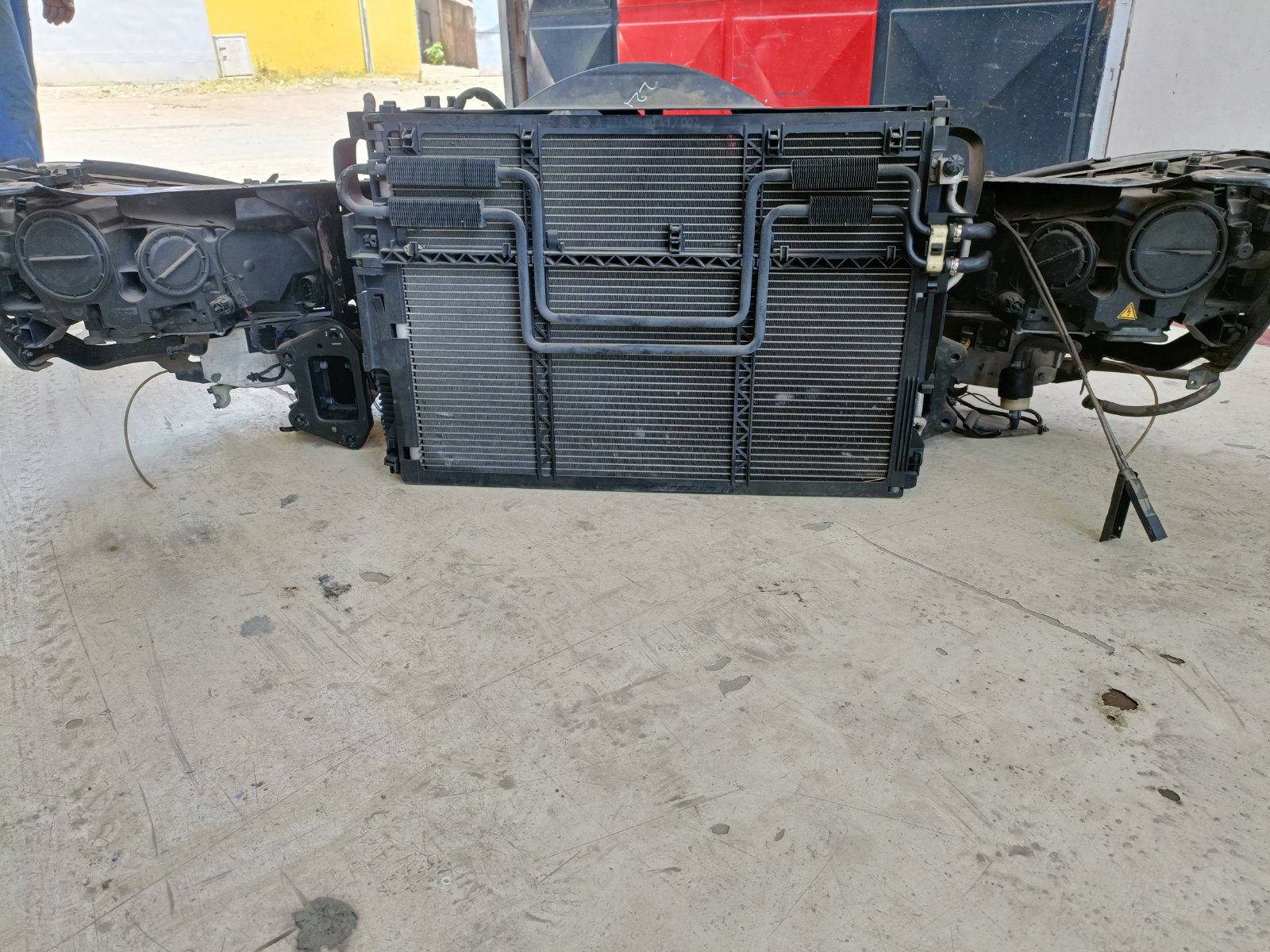 Mercedes Benz W221 S-Class Front Radiator Cooling Pack with Headlight Support