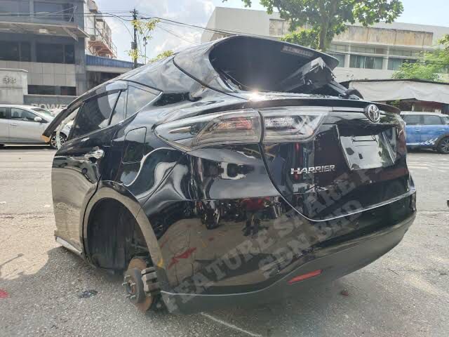 Toyota Harrier Rear Body Cut and Tailgate Assembly